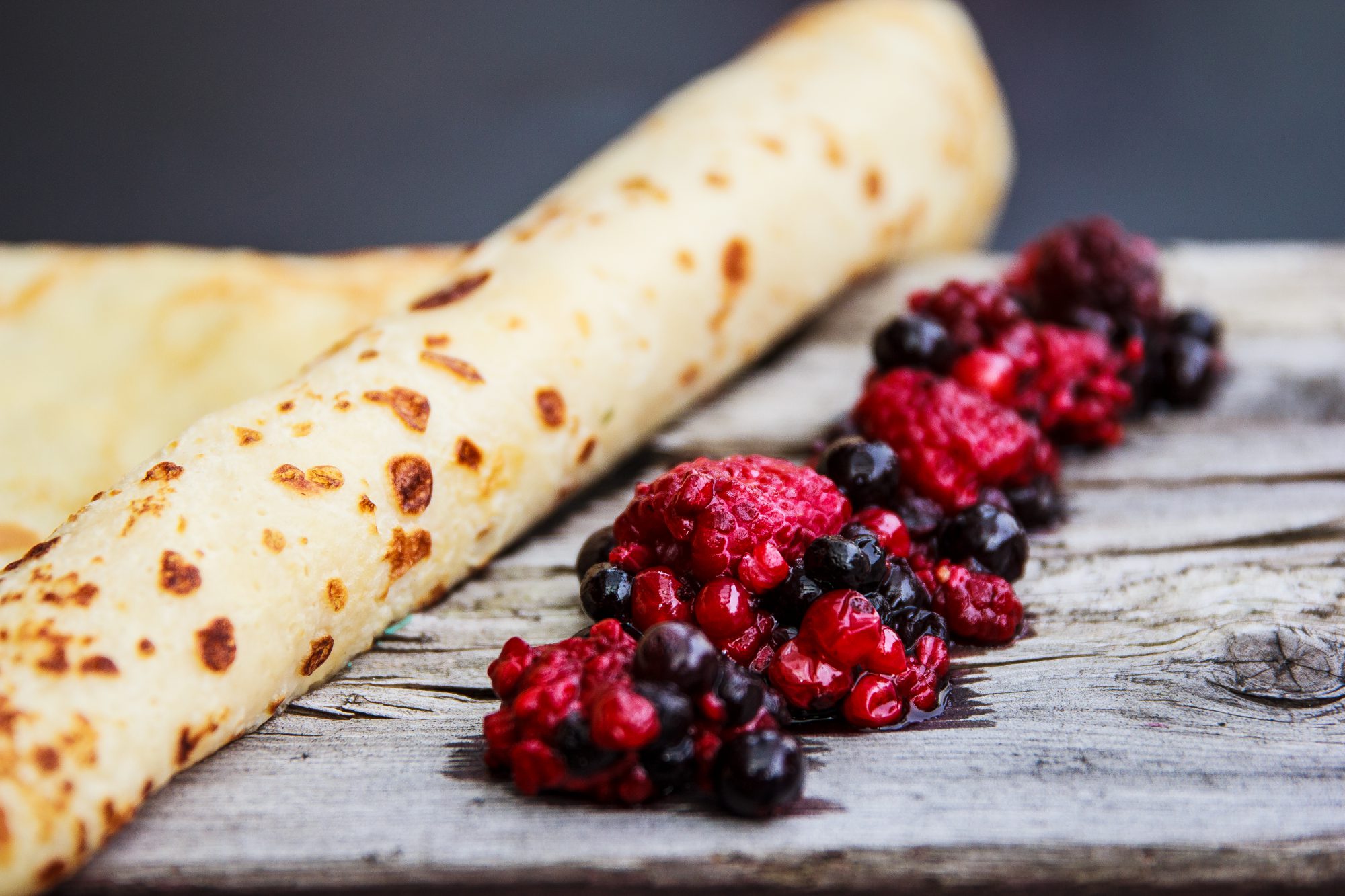 Pannenkoek met rode vruchten